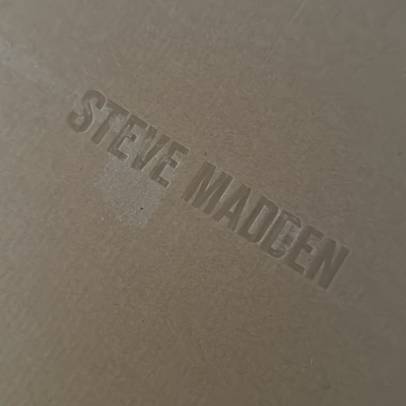 NEW Steve Madden Lorali Black Leather Pull On Ankle Boots - Picture 2 of 4